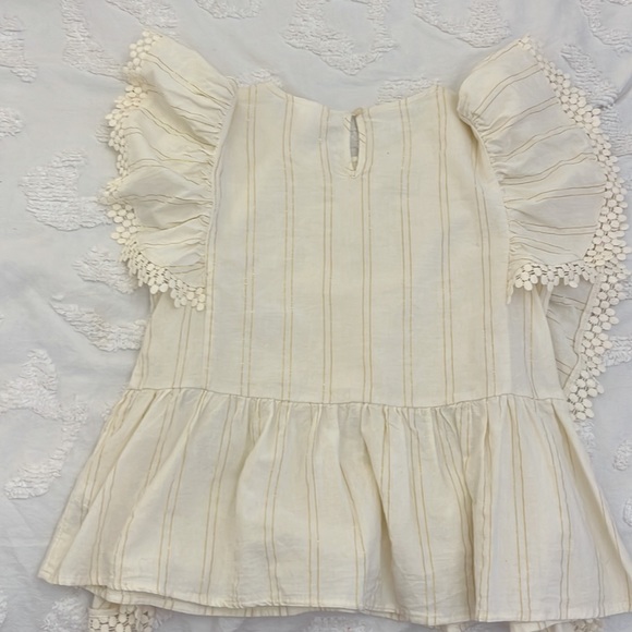 I am listing this children’s Cat & Jack blouse. Gently used - Picture 2 of 3